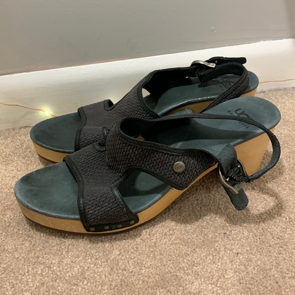 womens size 10 leather UGG sandals